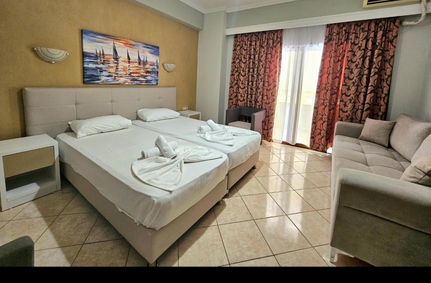 Hotel Pini ซารานเดอ ภายนอก รูปภาพ