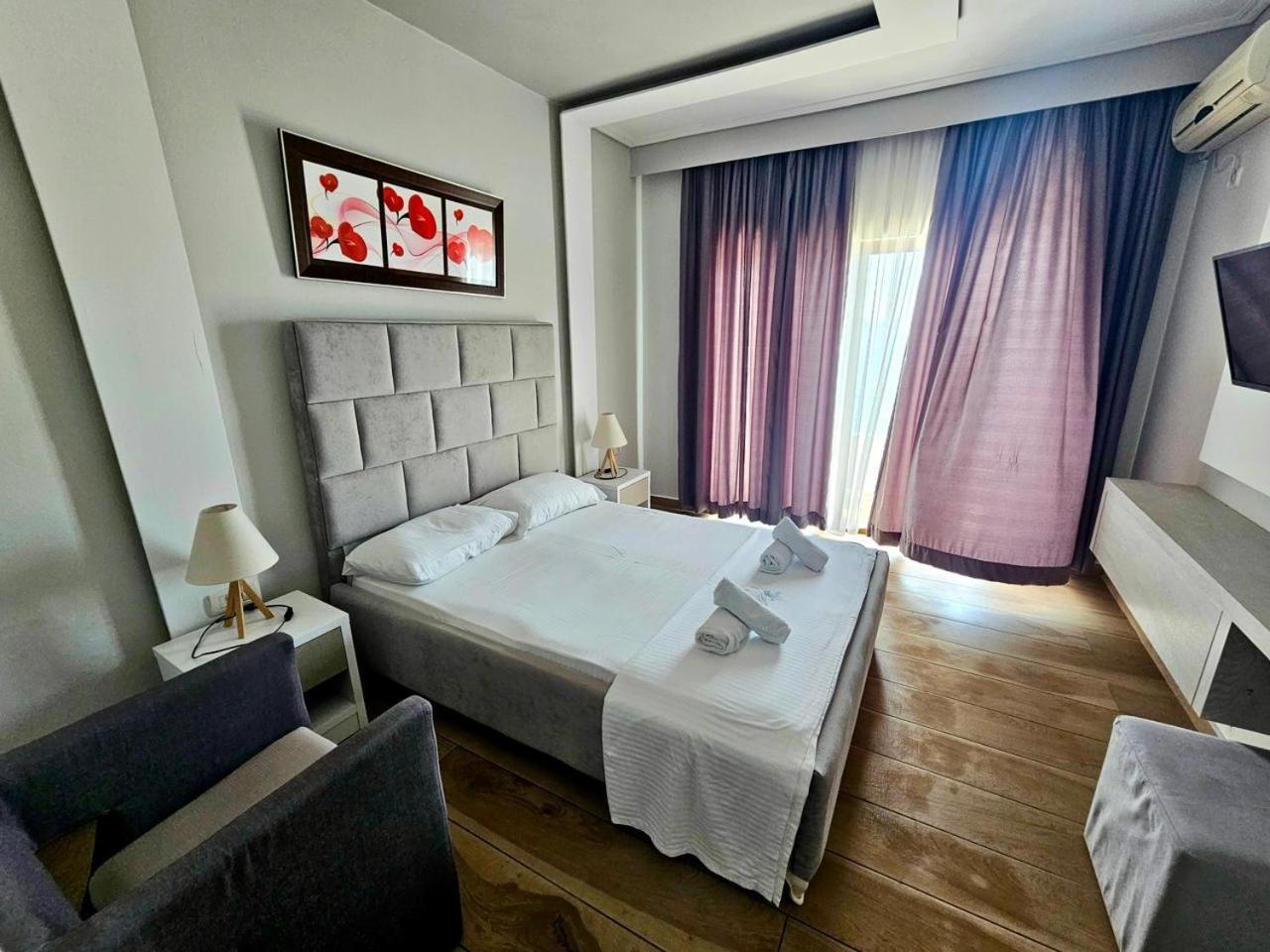 Hotel Pini ซารานเดอ ภายนอก รูปภาพ