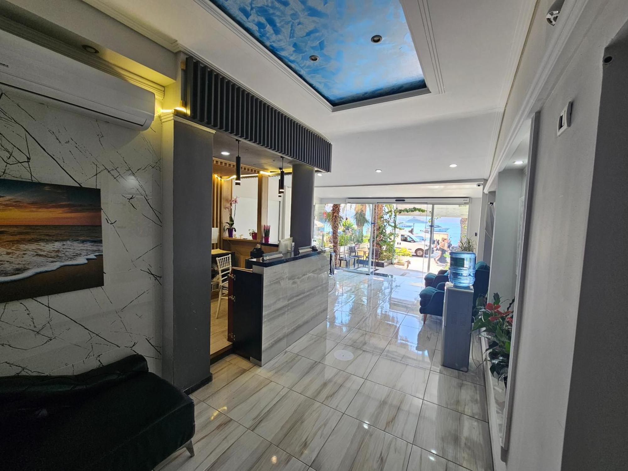 Hotel Pini ซารานเดอ ภายนอก รูปภาพ