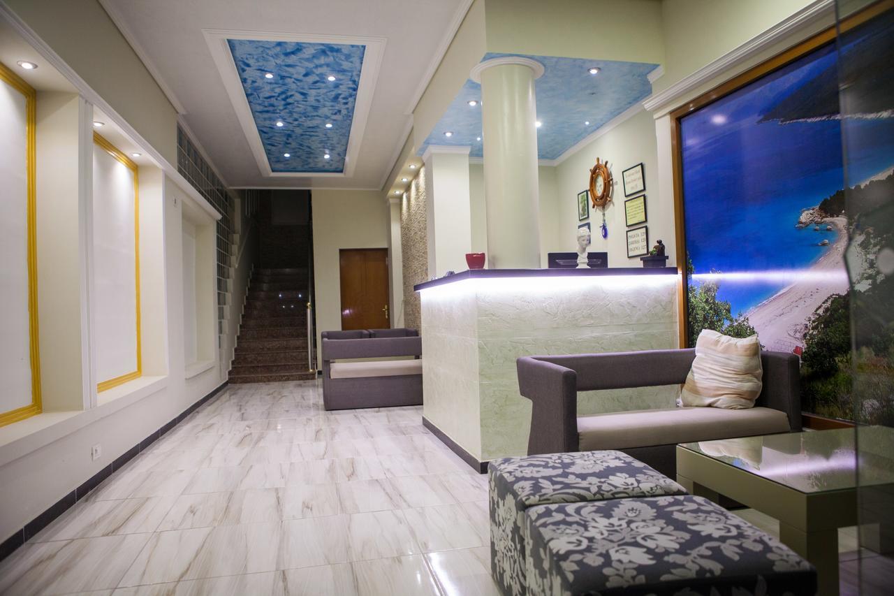 Hotel Pini ซารานเดอ ภายนอก รูปภาพ