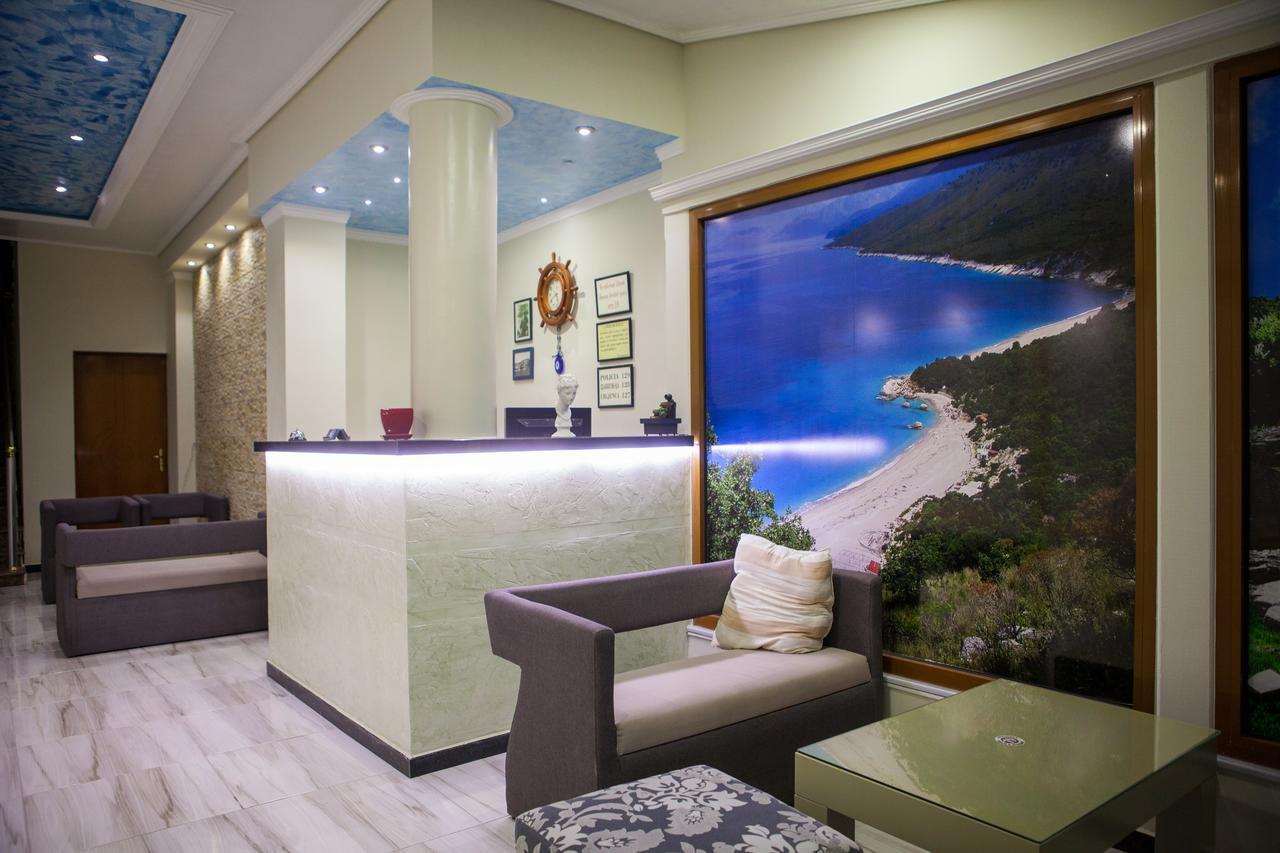 Hotel Pini ซารานเดอ ภายนอก รูปภาพ